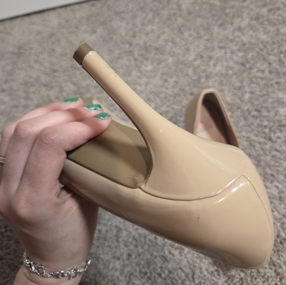 Classic Women's Patent Pointed-Toe Pumps in Nude - Picture 8 of 13